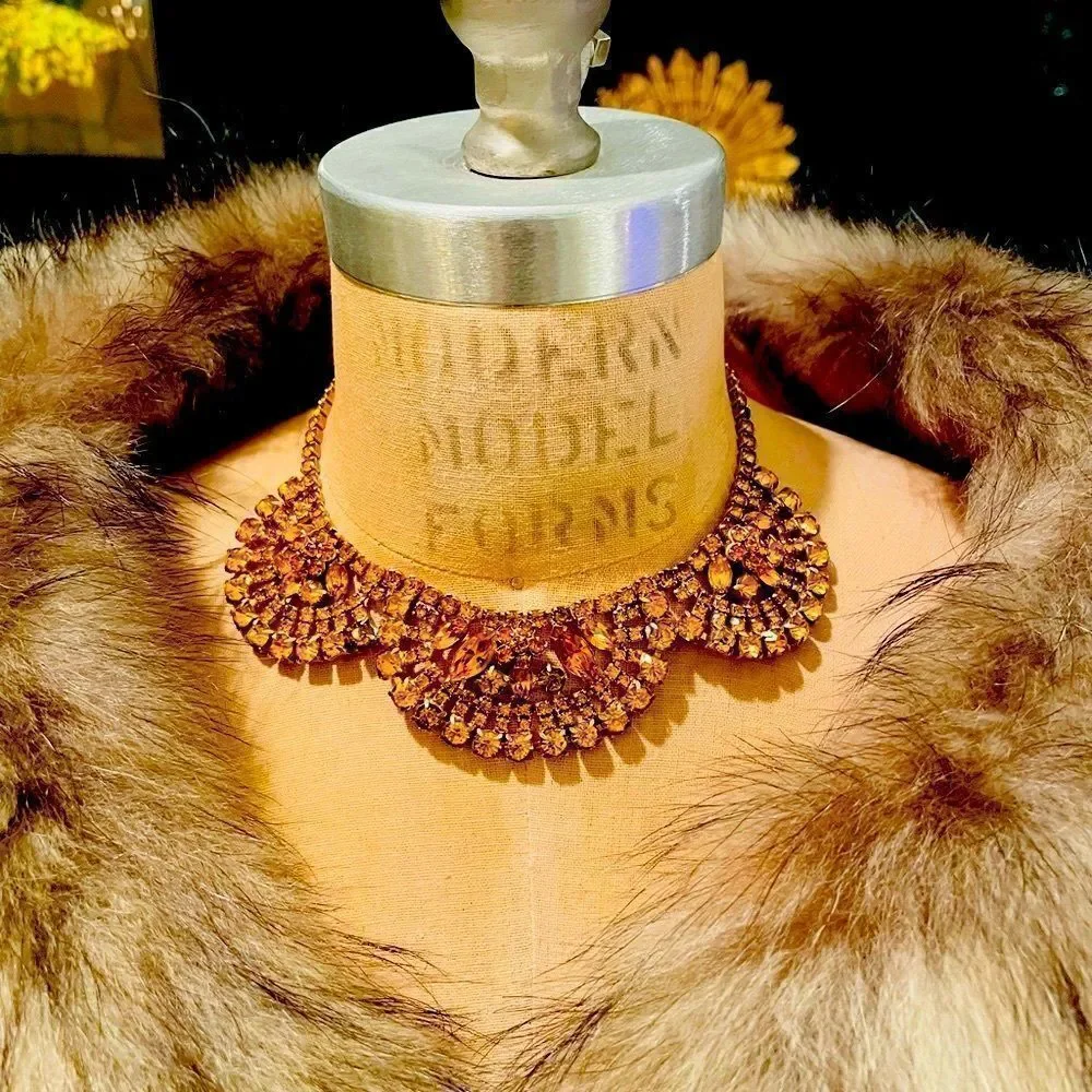 ♥️ Vintage Rhinestone necklace, Delicious marmalade orange unique scallops